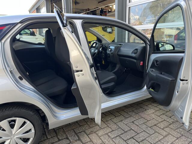 Toyota AYGO 1.0 VVT-i x-fun Airco Cruise controle 5-Deurs Telefoonverbinding Stuurwielbediening 4-Persoons