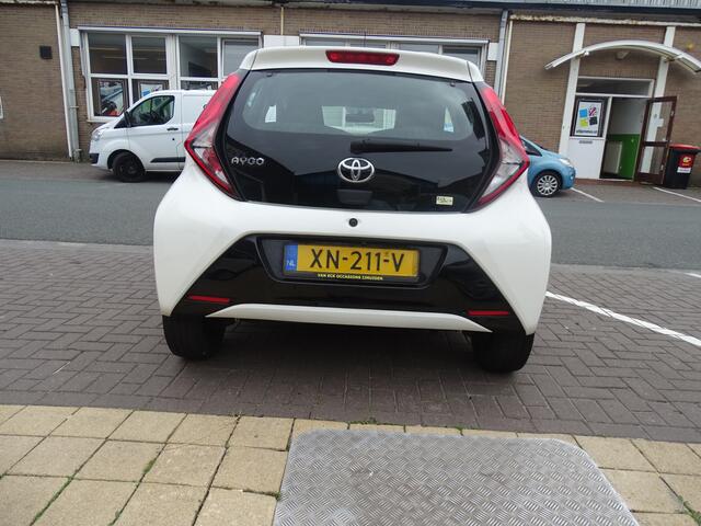Toyota AYGO 1.0 VVT-i x-play