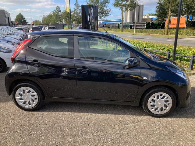 Toyota AYGO 1.0 VVT-i X-Play | 2021 | Achteruitrijcamera | Multimedia | Airco