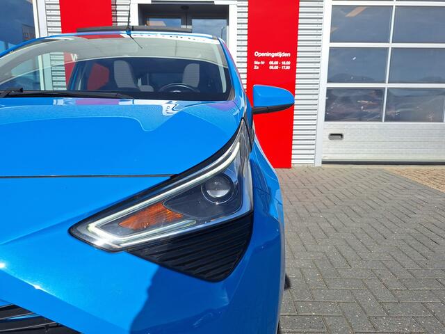 Toyota AYGO 1.0 VVT-i x-cite met elektrisch cabrio dak