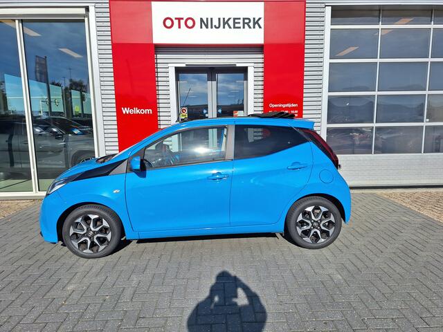Toyota AYGO 1.0 VVT-i x-cite met elektrisch cabrio dak
