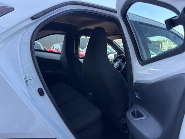 Toyota AYGO X Hybrid 115 play