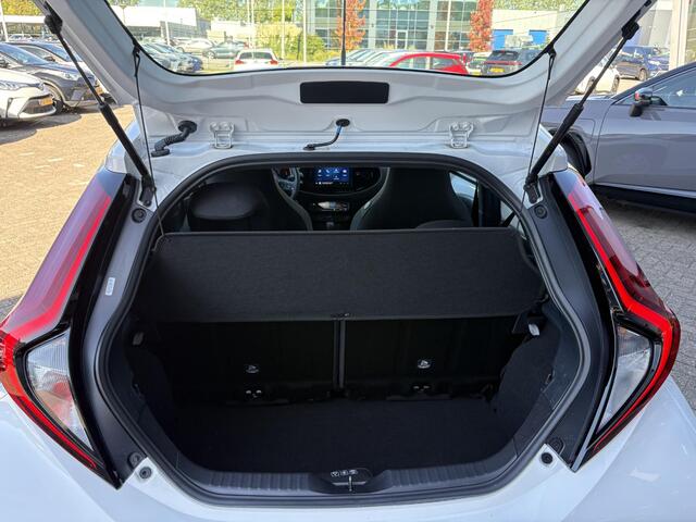 Toyota AYGO X Hybrid 115 play
