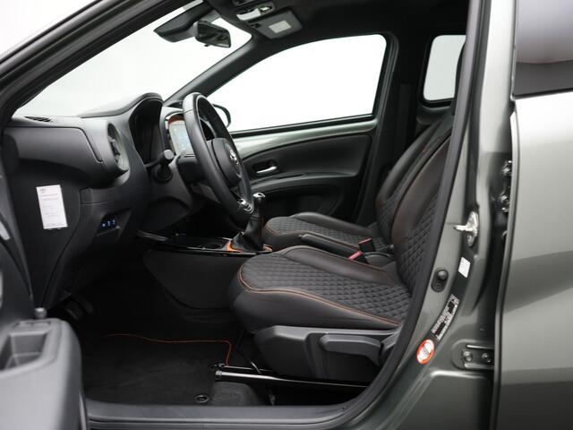 Toyota AYGO X 1.0 VVT-i MT Limited VOL! | Dealer onderhouden | JBL | Parkeersensoren V+A | Trekhaak | Stoelverwarming |