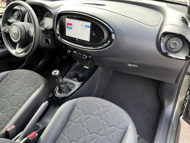 Toyota AYGO X 1.0 VVT-i MT Envy | JBL audio | LED koplampen | Carplay | Parkeercamera | 18 inch LM-velgen |