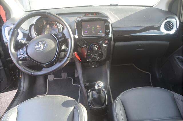 Toyota AYGO 1.0 VVT-i x Leder, Camera, 12 mnd. gar.