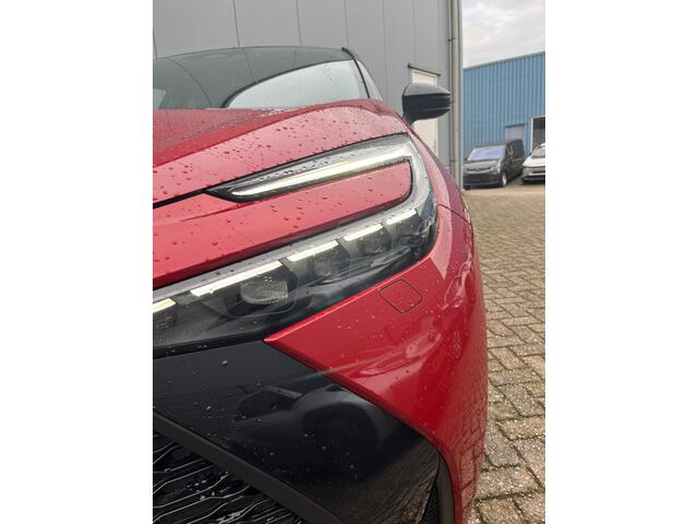 Toyota C-HR Hybrid 140 Executive Bi-Tone NGP | REGISTRATIEVOORDEEL | inc. alle acties | Winter Pakket | Elektrische Stoelverstelling | JBL | LED | Head up Display |