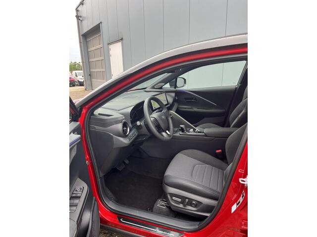 Toyota C-HR Hybrid 140 Executive Bi-Tone NGP | REGISTRATIEVOORDEEL | inc. alle acties | Winter Pakket | Elektrische Stoelverstelling | JBL | LED | Head up Display |