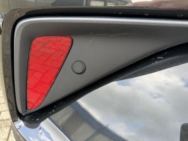 Toyota C-HR 1.8 Hybrid Dynamic NL Auto Dodehoek Detectie Keyless PDC Draadloos Carplay