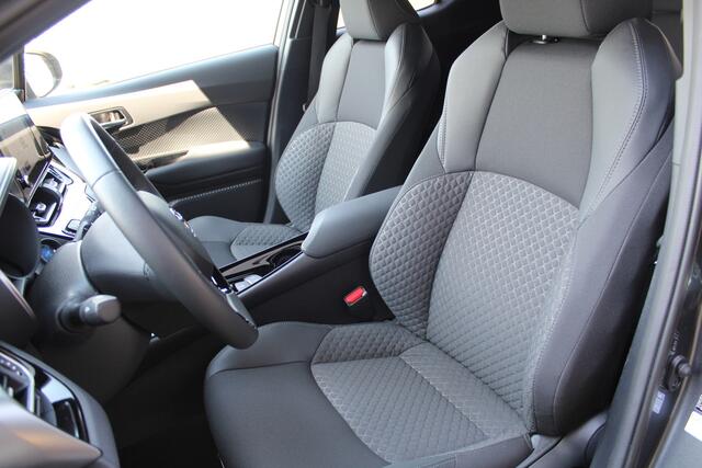 Toyota C-HR 1.8 Hybrid Style Bi-Tone | Rijklaar | Blind Spot | Stoel-/stuurverw. | LED | Keyless | Navi | Apple/Android