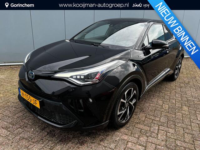 Toyota C-HR 1.8 Hybrid First Edition | 1e Eigenaar | nieuw Geleverd en Onderhouden | 10 Jaar Garantie | Trekhaak | JBL | LED | Stoelverwarming |