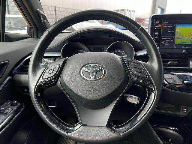 Toyota C-HR 1.8 Hybrid First Edition | 1e Eigenaar | nieuw Geleverd en Onderhouden | 10 Jaar Garantie | Trekhaak | JBL | LED | Stoelverwarming |