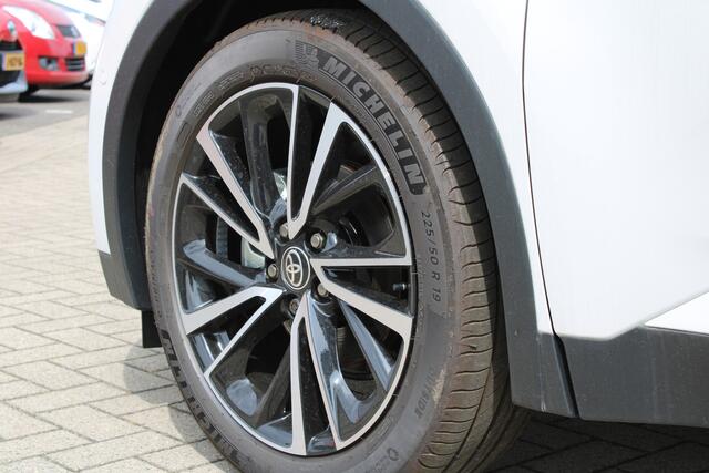 Toyota C-HR 2.0 Hybrid 200 Première Edition Limited Automaat 197pk | Leder | JBL | BSM | Panoramadak | PDC vóór- & achter |