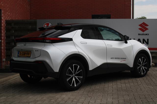 Toyota C-HR 1.8 Hybrid 140 First Edition Automaat Bi-tone Premium lak , NL Auto 360 Camera, Elektrische Achterklep, Draadloze Apple Carplay\Android Auto, Navigatie