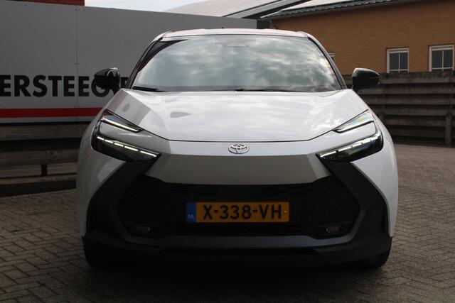 Toyota C-HR 1.8 Hybrid 140 First Edition Automaat Bi-tone Premium lak , NL Auto 360 Camera, Elektrische Achterklep, Draadloze Apple Carplay\Android Auto, Navigatie