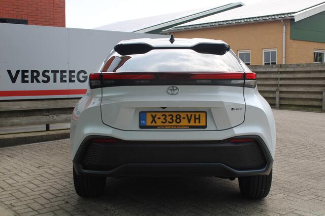 Toyota C-HR 1.8 Hybrid 140 First Edition Automaat Bi-tone Premium lak , NL Auto 360 Camera, Elektrische Achterklep, Draadloze Apple Carplay\Android Auto, Navigatie