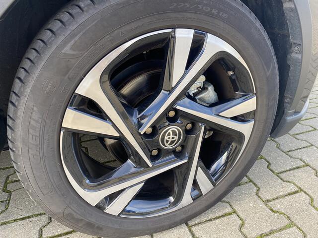 Toyota C-HR 1.8 Hybrid Dynamic Bi- Tone Adaptive Cruise, Stoel & Stuurverwarming, App- Connect