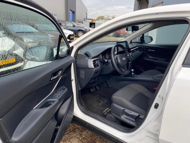 Toyota C-HR 1.8 Hybrid Active | 1e Eigenaar | Nieuw Geleverd | Navigatie | Adaptive Cruise Control | Camera | 10 Jaar Garantie |