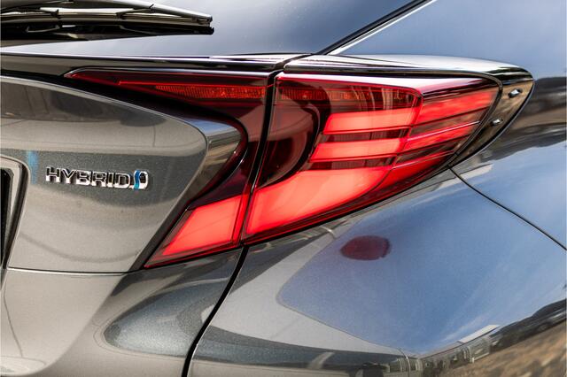 Toyota C-HR 1.8 Hybrid Bi-tone Dodehoek detectie, Parkeersensoren voor + achter, Apple/Android , All-in Rijklaarprijs