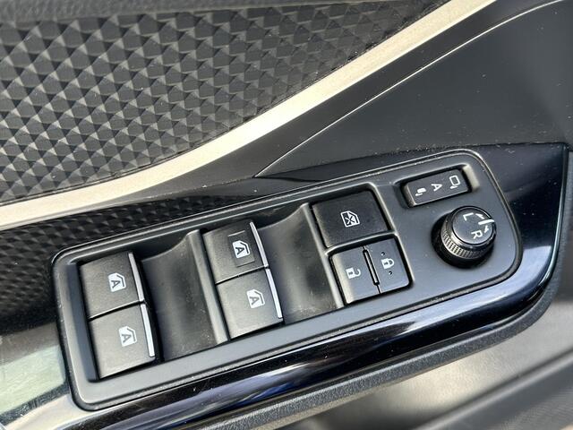 Toyota C-HR 1.8 Hybrid Style + Trekhaak, NL Auto zeer netjes en luxe