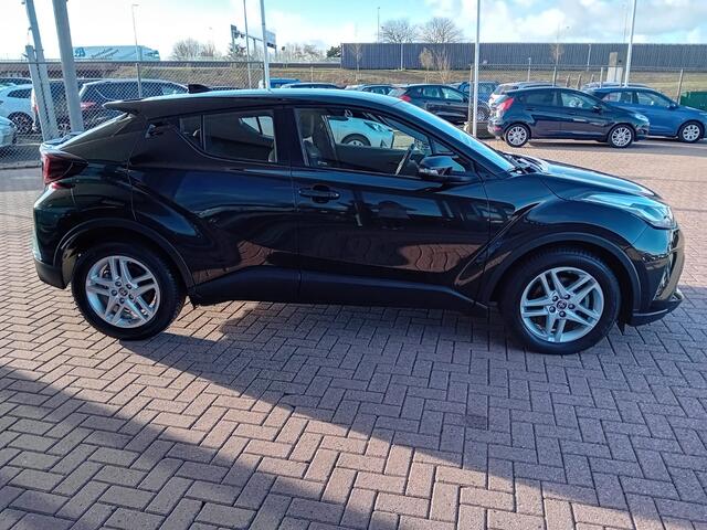 Toyota C-HR 1.8 Hybrid Dynamic Automaat, Airco(aut), Carplay/Android auto, Navigatie, Bluetooth, Keyless, Cruise control adaptief, Stoelverwarming, Camera, Parkeersensoren, Dode hoek detector, Fabrieksgarantie, BOVAG