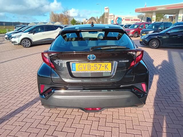 Toyota C-HR 1.8 Hybrid Dynamic Automaat, Airco(aut), Carplay/Android auto, Navigatie, Bluetooth, Keyless, Cruise control adaptief, Stoelverwarming, Camera, Parkeersensoren, Dode hoek detector, Fabrieksgarantie, BOVAG