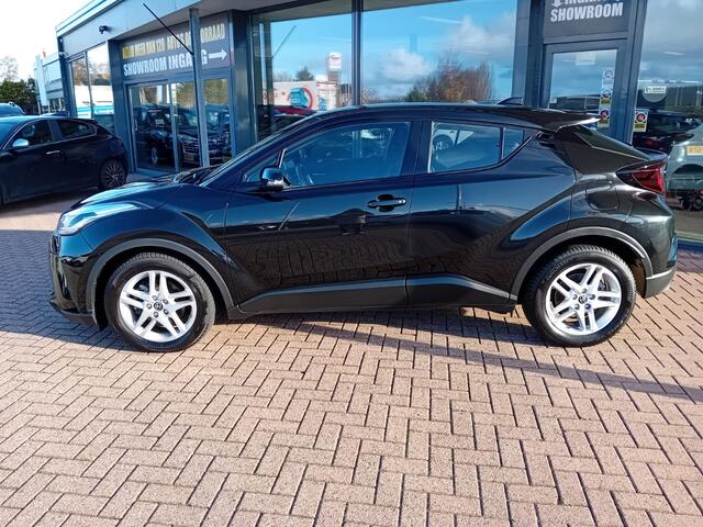 Toyota C-HR 1.8 Hybrid Dynamic Automaat, Airco(aut), Carplay/Android auto, Navigatie, Bluetooth, Keyless, Cruise control adaptief, Stoelverwarming, Camera, Parkeersensoren, Dode hoek detector, Fabrieksgarantie, BOVAG