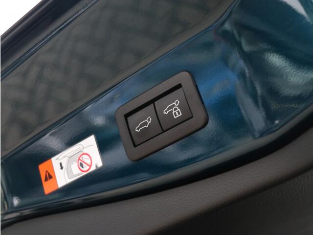 Toyota C-HR 2.0 Hybrid 200 Executive I Nieuw model I Navi I LED I Half-leder