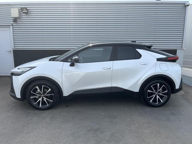 Toyota C-HR 1.8 Hybrid 140 Bi-tone Edition Automaat AppleCarplay/AndroidAuto - LM velgen - Climate Control - Adaptieve Cruisecontrol - Parkeer Camera - Parkeersensoren - Stuurverwarming - Stoelverwarming