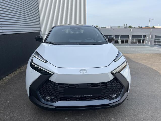 Toyota C-HR 1.8 Hybrid 140 Bi-tone Edition Automaat AppleCarplay/AndroidAuto - LM velgen - Climate Control - Adaptieve Cruisecontrol - Parkeer Camera - Parkeersensoren - Stuurverwarming - Stoelverwarming