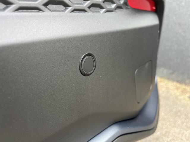 Toyota C-HR 1.8 Hybrid 140 Bi-tone Edition Automaat AppleCarplay/AndroidAuto - LM velgen - Climate Control - Adaptieve Cruisecontrol - Parkeer Camera - Parkeersensoren - Stuurverwarming - Stoelverwarming