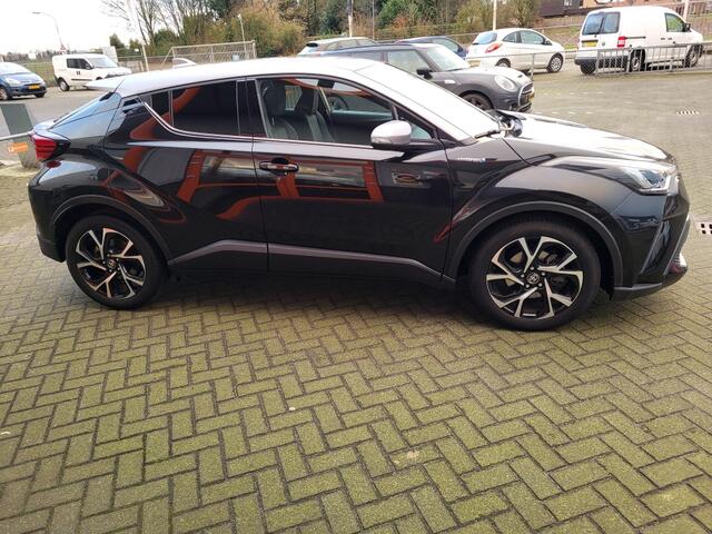 Toyota C-HR 1.8 Hybrid Bi-Tone