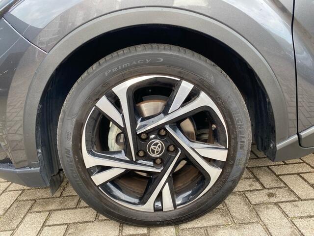 Toyota C-HR 1.8 HYBRID BUSINESS PLUS CAMERA/NAVI/CRUISE
