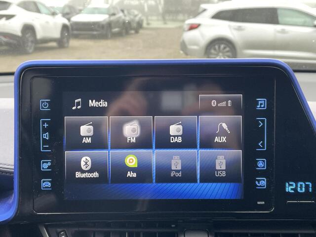 Toyota C-HR 1.8 Hybrid Bi-Tone **NAVIGATIE/ PARKEERSENSOREN/ STOELVERWARMING**