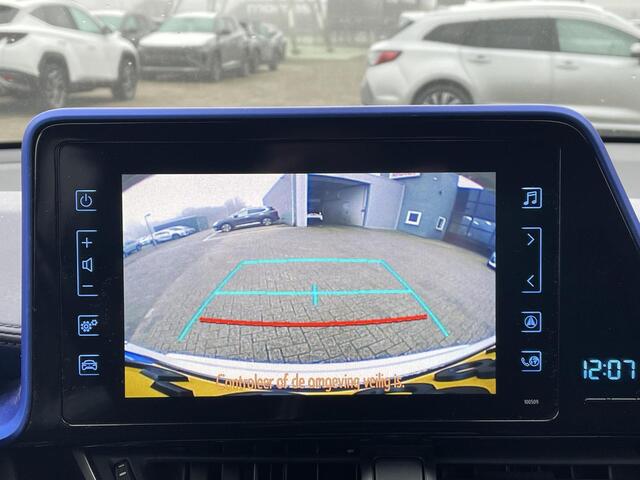 Toyota C-HR 1.8 Hybrid Bi-Tone **NAVIGATIE/ PARKEERSENSOREN/ STOELVERWARMING**