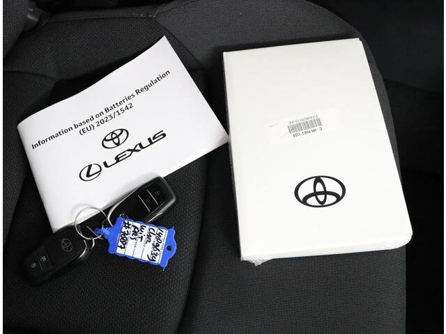 Toyota C-HR 2.0 Plug-in Hybrid 220 Dynamic | Apple Carplay/Android Auto | Stoel/Stuurverwarming | Parkeersensoren |