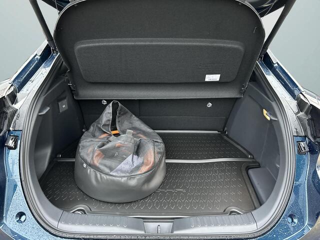Toyota C-HR 2.0 Plug-in Hybrid 220 First Edition Navigatie / 360 Camera / Climate Control / Cruise Control Adaptief / All-Season