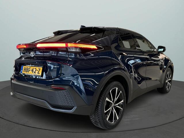Toyota C-HR 1.8 Hybrid 140 First Edition Navigatie / 360 Camera / Climate Control / Cruise Control Adaptief / All-Season