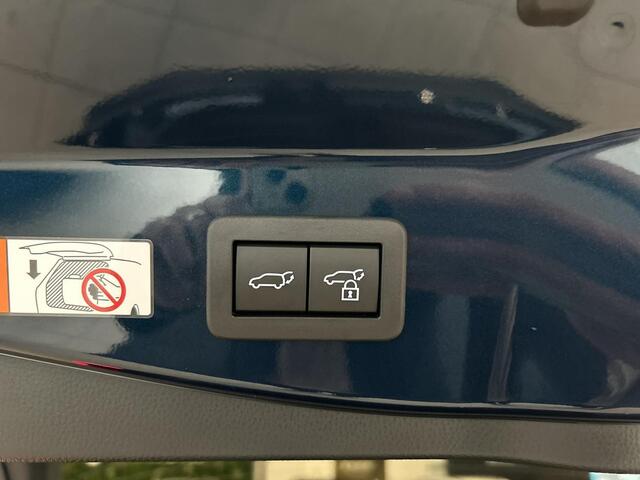 Toyota C-HR 1.8 Hybrid 140 First Edition Navigatie / 360 Camera / Climate Control / Cruise Control Adaptief / All-Season