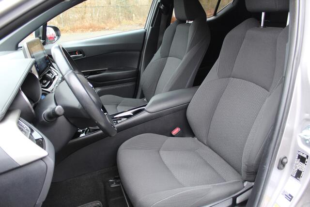 Toyota C-HR 1.8 Hybrid Dynamic | Rijklaar | Trekhaak | Keyless | Adaptive Cruise | Stoelverw. | Dealer onderhouden