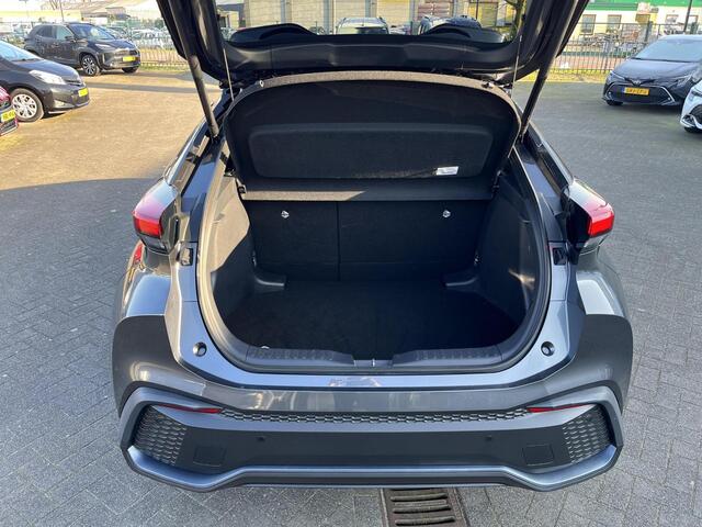 Toyota C-HR 1.8 Hybrid 140 First Edition | Navigatie | Apple CarPlay/Android auto | 360 graden camera