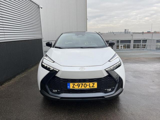 Toyota C-HR 1.8 Hybrid 140 Executive Bi-tone, NEXT GEN. PACK, Nieuw en direct rijden, Navigatie, Elek. Achterklep. Head-Up display, Dodehoekdetectie, JBL, LMV, PDC