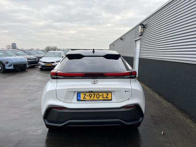 Toyota C-HR 1.8 Hybrid 140 Executive Bi-tone, NEXT GEN. PACK, Nieuw en direct rijden, Navigatie, Elek. Achterklep. Head-Up display, Dodehoekdetectie, JBL, LMV, PDC