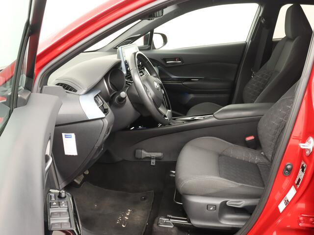 Toyota C-HR 2.0 Hybrid Style | Apple CarPlay | Camera | LM Velgen | Parkeersensoren | Navigatie | Camera | JBL | Cruise Control Adaptief |