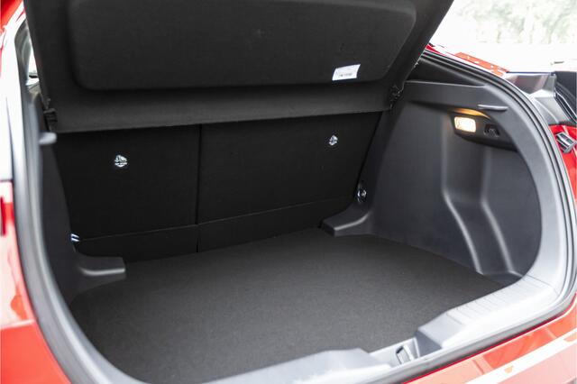 Toyota C-HR 1.8 Hybrid 140 First Edition Dodenhoekdetectie, Navigatie, Parkeersensoren V + A , All-in Rijklaarprijs