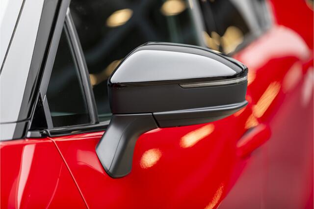 Toyota C-HR 1.8 Hybrid 140 First Edition Dodenhoekdetectie, Navigatie, Parkeersensoren V + A , All-in Rijklaarprijs