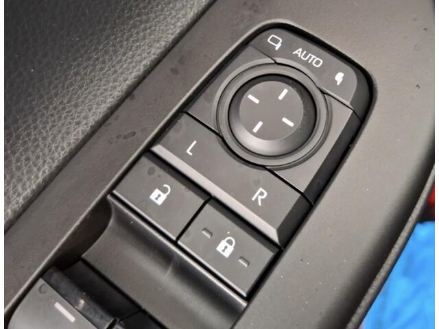 Toyota C-HR 1.8 Hybrid 140 First Edition Navigatiesysteem / Keyless start / stoelverwarming voor