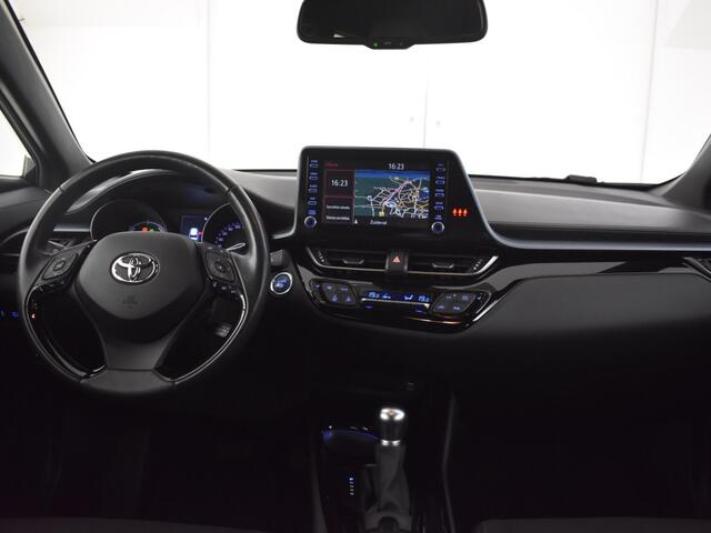 Toyota C-HR 1.8 Hybrid Bi-Tone | Parkeersensoren V+A | Stuur en Stoelverwarm