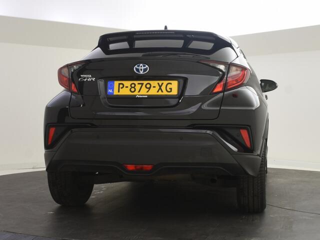 Toyota C-HR 1.8 Hybrid Bi-Tone | Parkeersensoren V+A | Stuur en Stoelverwarm