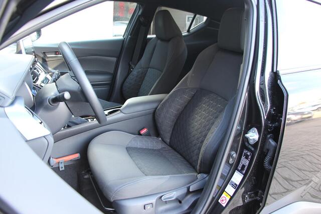 Toyota C-HR 1.8 Hybrid First Edition **NAVIGATIE/ JBL/ DODEHOEKDETECTIE/ STOELVERWARMING**